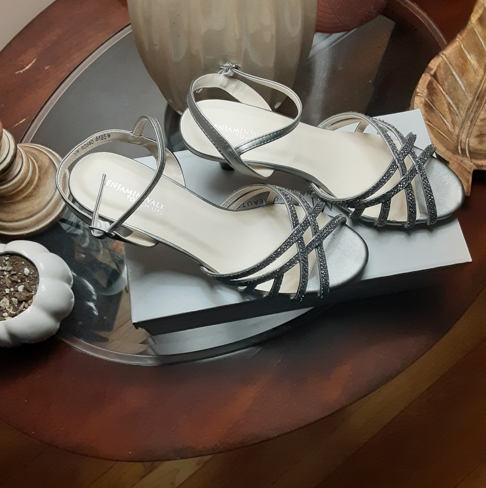 Benjamin Walk Touch Ups Amara Sandals Size 9W Grey    XXXX SOLD XXXX